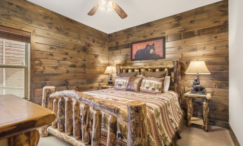 6 Bedroom Lodge Main Floor King Bedroom