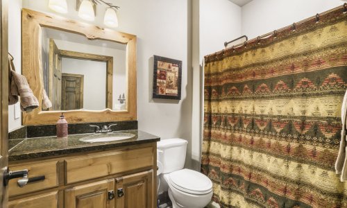 6 Bedroom Lodge Main Floor King Ensuite