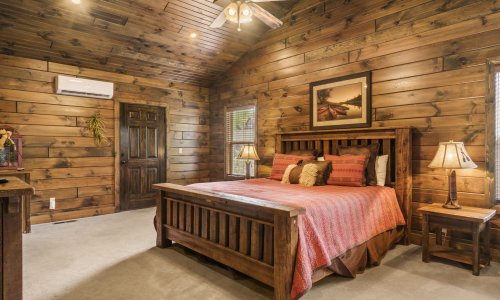 6 Bedroom Lodge Upstairs King Bed