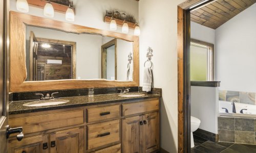 6 Bedroom Lodge Upstairs Ensuite