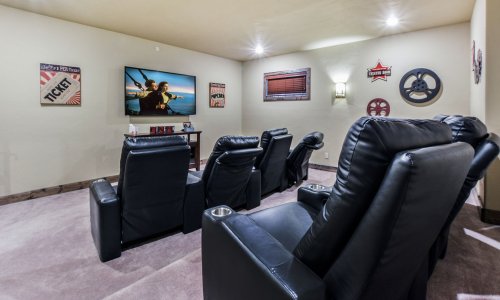 5BV-theatre room