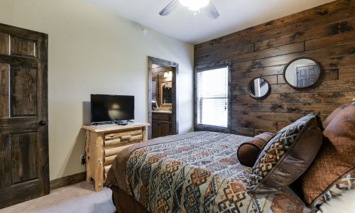 6BV-guest room #1 view to bathroom