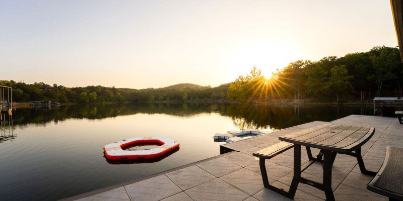 Swim Deck & Tables